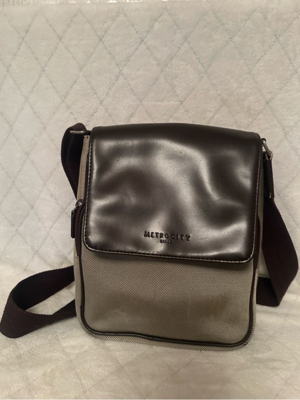 Metro City Unisex Taupe & Dark Brown Messenger Bag